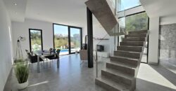 MODERNA CASA ADOSADA EN PORTOCOLOM 719.800 €