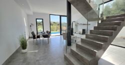 MODERNA CASA ADOSADA EN PORTOCOLOM 719.800 €