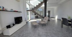 MODERNA CASA ADOSADA EN PORTOCOLOM 719.800 €