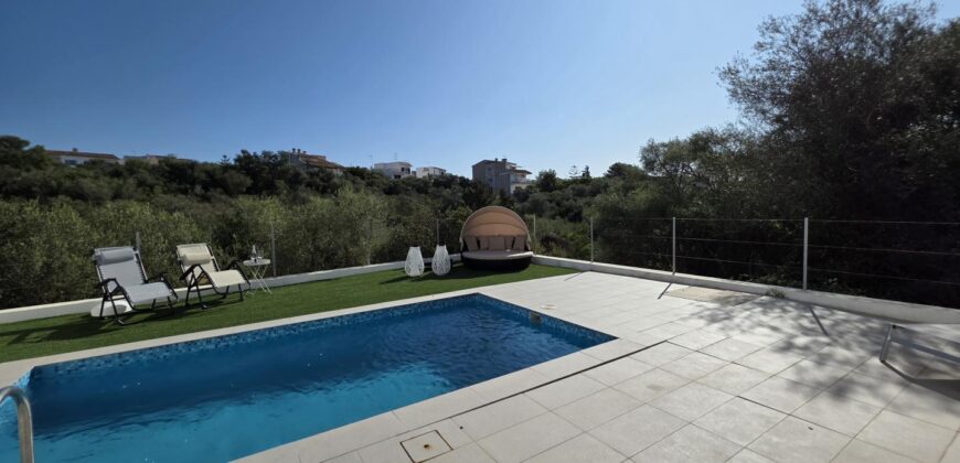 MODERNA CASA ADOSADA EN PORTOCOLOM 719.800 €
