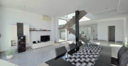 MODERNA CASA ADOSADA EN PORTOCOLOM 719.800 €