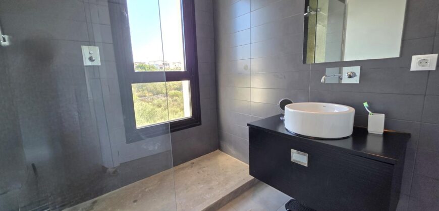 MODERNA CASA ADOSADA EN PORTOCOLOM 719.800 €