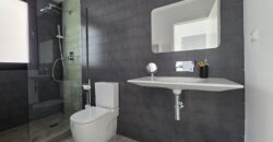 MODERNA CASA ADOSADA EN PORTOCOLOM 719.800 €