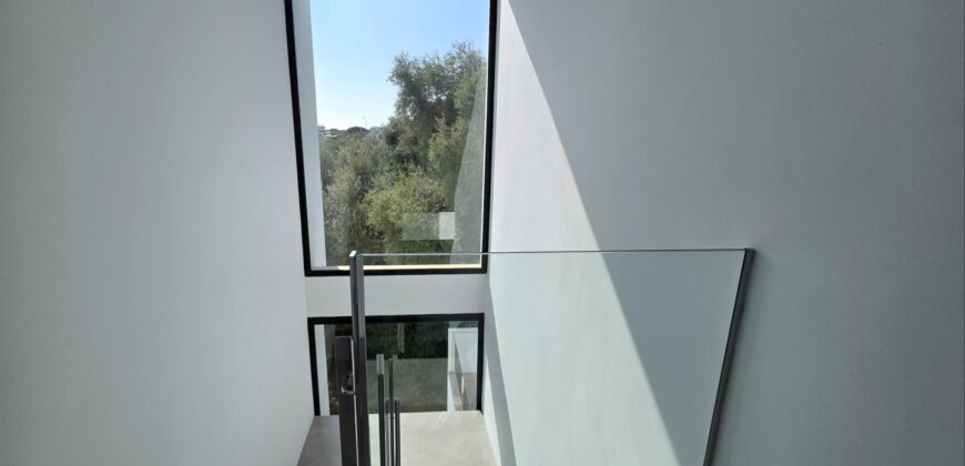 MODERNA CASA ADOSADA EN PORTOCOLOM 719.800 €