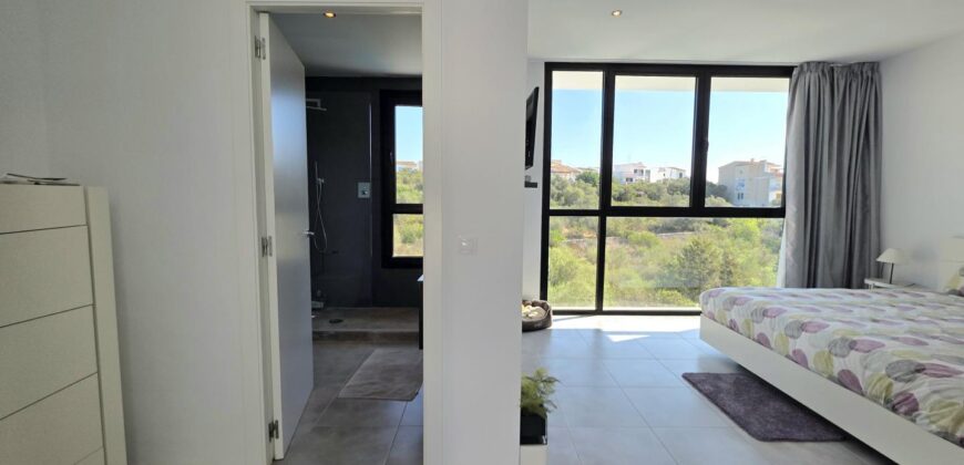 MODERNA CASA ADOSADA EN PORTOCOLOM 719.800 €