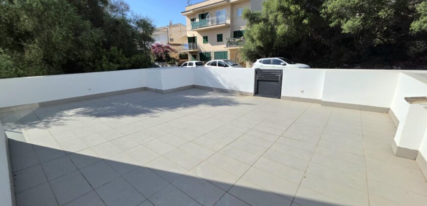 MODERNA CASA ADOSADA EN PORTOCOLOM 719.800 €