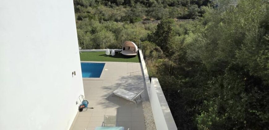 MODERNA CASA ADOSADA EN PORTOCOLOM 719.800 €
