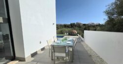 MODERNA CASA ADOSADA EN PORTOCOLOM 719.800 €