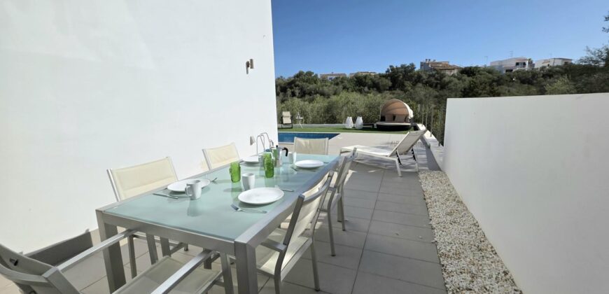 MODERNA CASA ADOSADA EN PORTOCOLOM 719.800 €