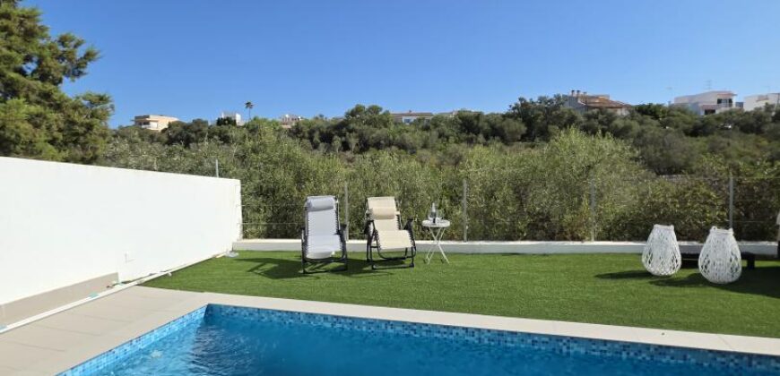 MODERNA CASA ADOSADA EN PORTOCOLOM 719.800 €