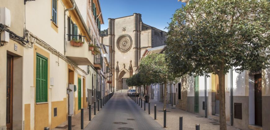 NUEVAS CASAS ADOSADAS EN ESPORLES, EN LA SERRA DE TRAMUNTANA, CONSTRUIDAS POR TAYLOR WIMPEY A PARTIR DE 795 000 €.