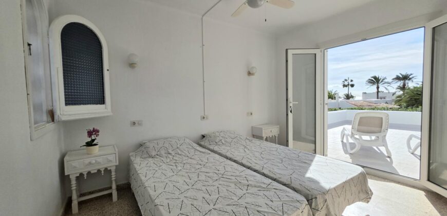 ENCANTADORA VILLA CON ESTILO IBICENCO EN SEGUNDA LÍNEA DE MAR 649.500 €