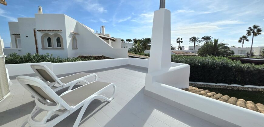 ENCANTADORA VILLA CON ESTILO IBICENCO EN SEGUNDA LÍNEA DE MAR 649.500 €