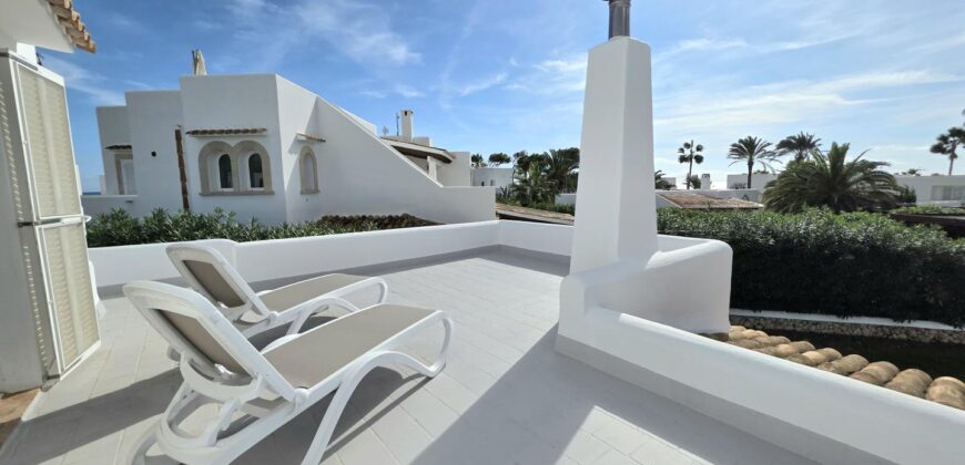 STUNNING IBICENCAN VILLA 2ND LINE TO THE SEA 699.500€