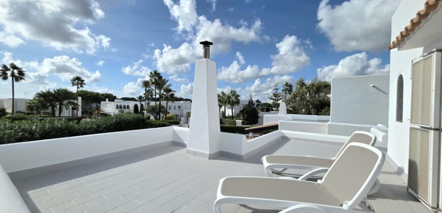 ENCANTADORA VILLA CON ESTILO IBICENCO EN SEGUNDA LÍNEA DE MAR 649.500 €