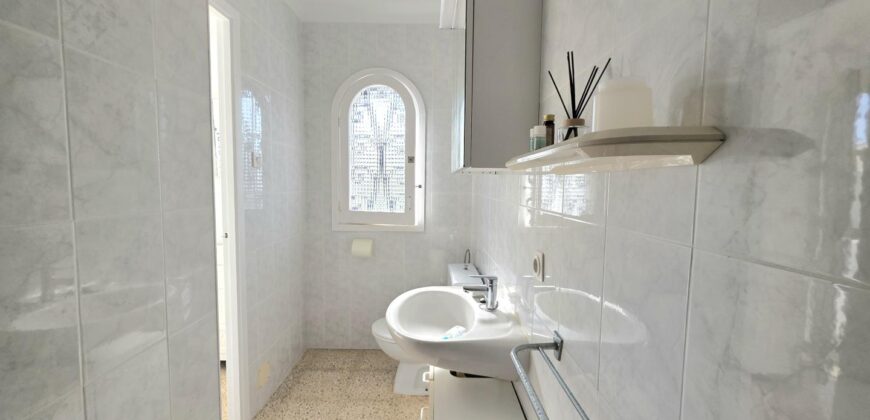 ENCANTADORA VILLA CON ESTILO IBICENCO EN SEGUNDA LÍNEA DE MAR 649.500 €