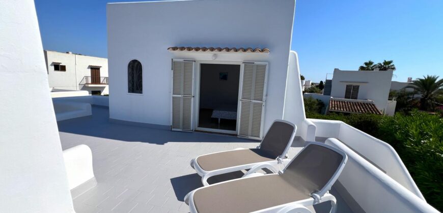 STUNNING IBICENCAN VILLA 2ND LINE TO THE SEA 699.500€