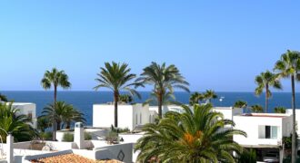 STUNNING IBICENCAN VILLA 2ND LINE TO THE SEA 699.500€