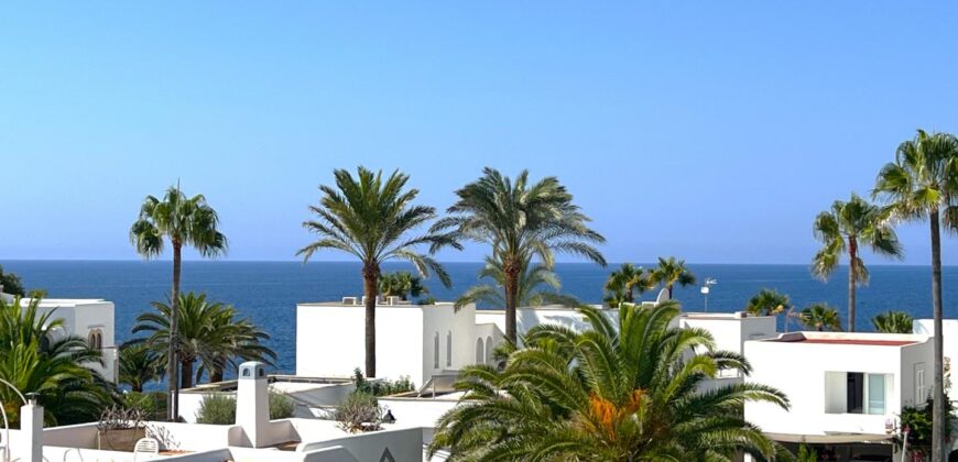 STUNNING IBICENCAN VILLA 2ND LINE TO THE SEA 699.500€