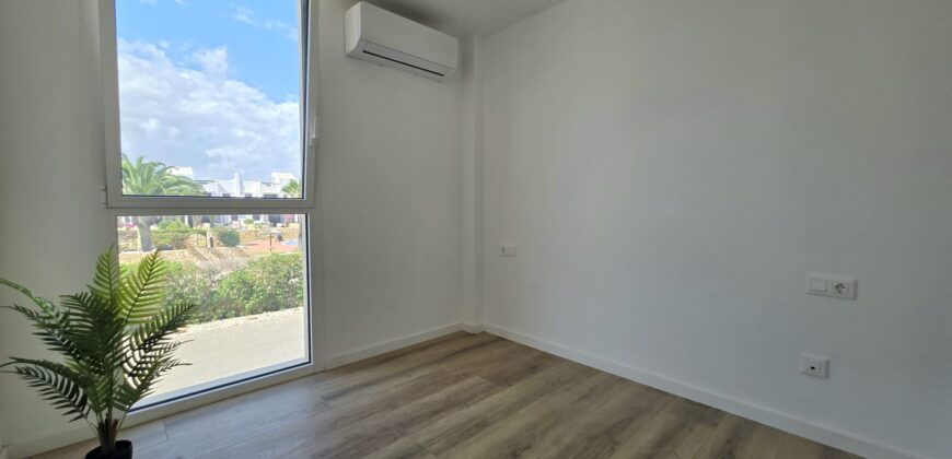 PENTHOUSE APARTMENT WITH DISTANCED SEA VIEWS 399.900€