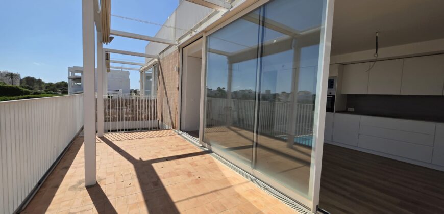PENTHOUSE APARTMENT WITH DISTANCED SEA VIEWS 399.900€