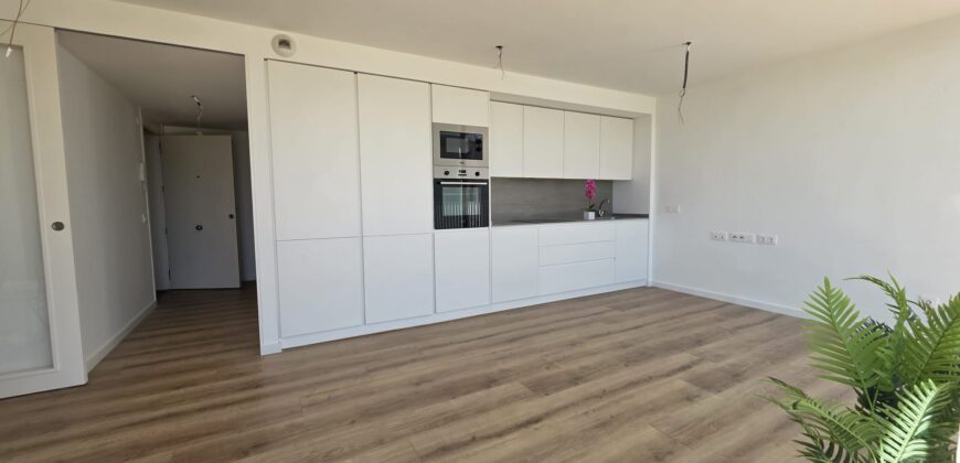 PENTHOUSE APARTMENT WITH DISTANCED SEA VIEWS 399.900€