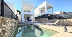 TERRACED VILLA WITH TOURIST RENTAL LICENSE AND MARINA VIEWS