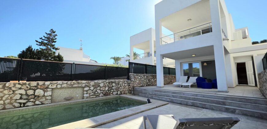 TERRACED VILLA WITH TOURIST RENTAL LICENSE AND MARINA VIEWS