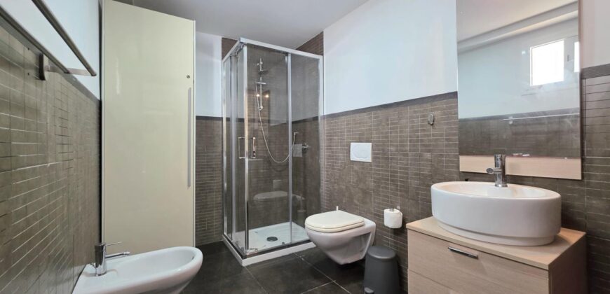 TERRACED VILLA WITH TOURIST RENTAL LICENSE AND MARINA VIEWS