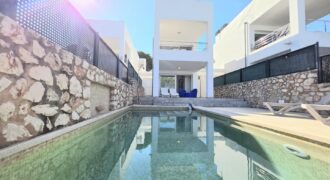 TERRACED VILLA WITH TOURIST RENTAL LICENSE AND MARINA VIEWS