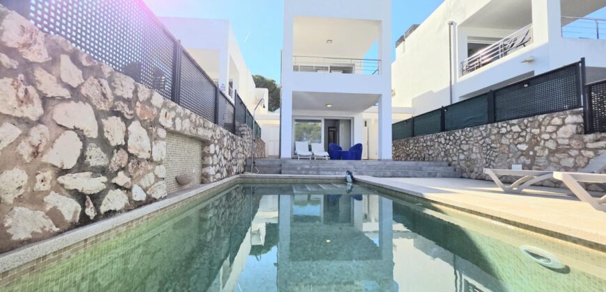 TERRACED VILLA WITH TOURIST RENTAL LICENSE AND MARINA VIEWS