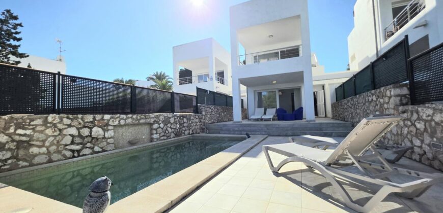 TERRACED VILLA WITH TOURIST RENTAL LICENSE AND MARINA VIEWS