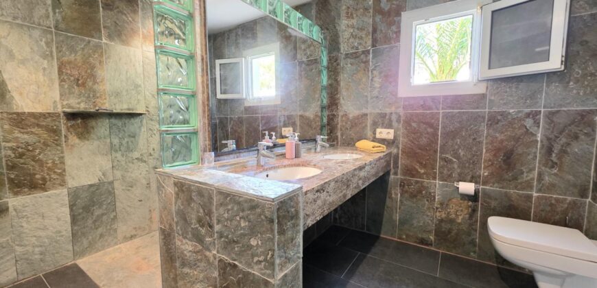 DETACHED VILLA WITH STUNNING SEA VIEWS, ES FORTI