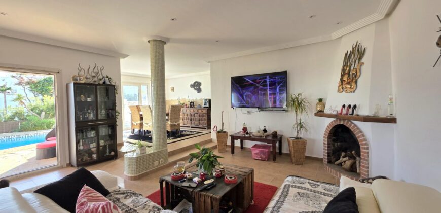 DETACHED VILLA WITH STUNNING SEA VIEWS, ES FORTI