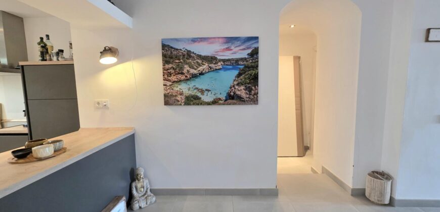 LUXURY APARTMENT IN PRIME LOCATION OVERLOOKING THE MARINA 649.500€