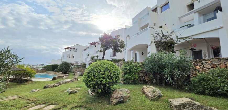 LUXURY APARTMENT IN PRIME LOCATION OVERLOOKING THE MARINA 649.500€