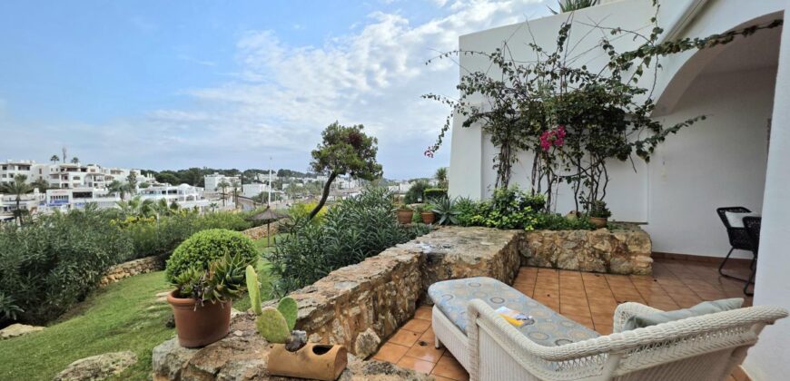 LUXURY APARTMENT IN PRIME LOCATION OVERLOOKING THE MARINA 649.500€