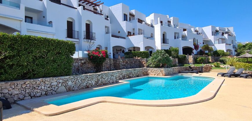 LUXURY APARTMENT IN PRIME LOCATION OVERLOOKING THE MARINA 649.500€