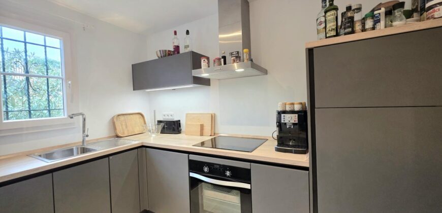 LUXURY APARTMENT IN PRIME LOCATION OVERLOOKING THE MARINA 649.500€