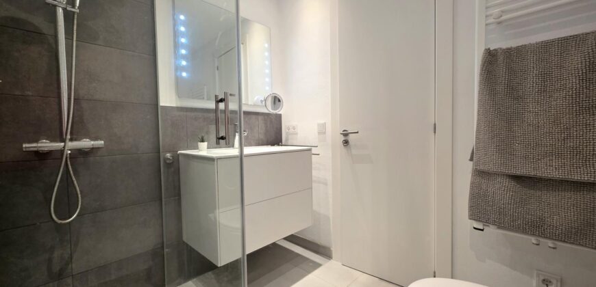 LUXURY APARTMENT IN PRIME LOCATION OVERLOOKING THE MARINA 649.500€