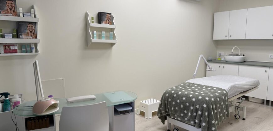 MODERN RENOVATED COMMERCIAL UNIT CALA EGOS 299.500€