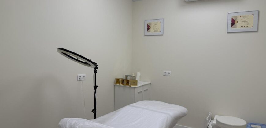 MODERN RENOVATED COMMERCIAL UNIT CALA EGOS 299.500€