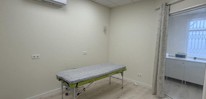 MODERN RENOVATED COMMERCIAL UNIT CALA EGOS 299.500€