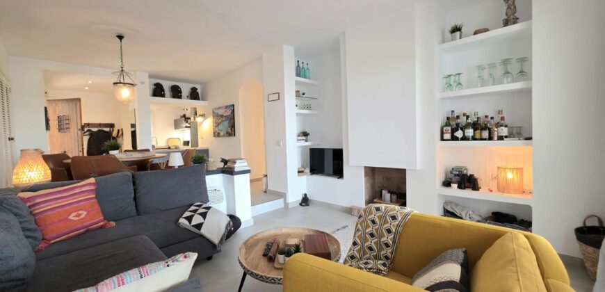 LUXURY APARTMENT IN PRIME LOCATION OVERLOOKING THE MARINA 649.500€