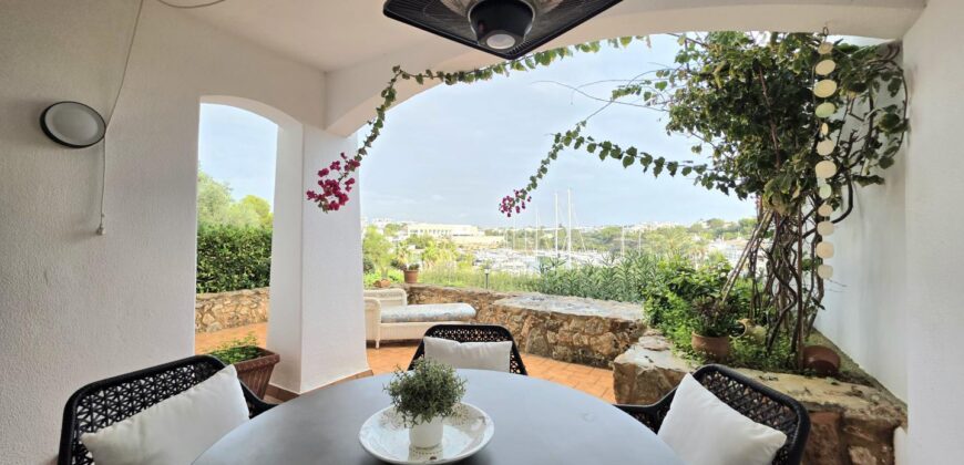 LUXURY APARTMENT IN PRIME LOCATION OVERLOOKING THE MARINA 649.500€