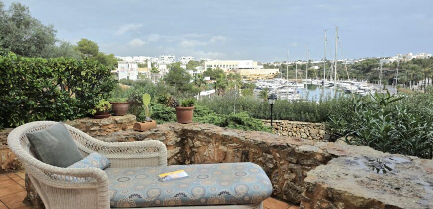 LUXURY APARTMENT IN PRIME LOCATION OVERLOOKING THE MARINA 649.500€