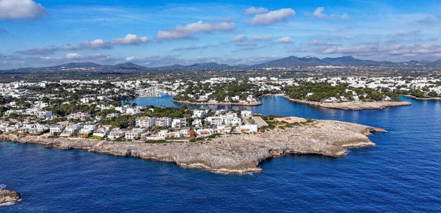 VILLA EN PRIMERA LÍNEA CON VISTAS PANORÁMICAS AL MAR EN ES FORTI