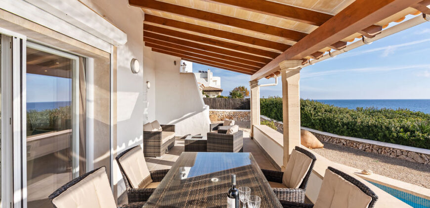 VILLA EN PRIMERA LÍNEA CON VISTAS PANORÁMICAS AL MAR EN ES FORTI