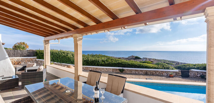 VILLA EN PRIMERA LÍNEA CON VISTAS PANORÁMICAS AL MAR EN ES FORTI