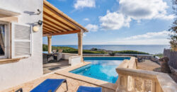 VILLA EN PRIMERA LÍNEA CON VISTAS PANORÁMICAS AL MAR EN ES FORTI